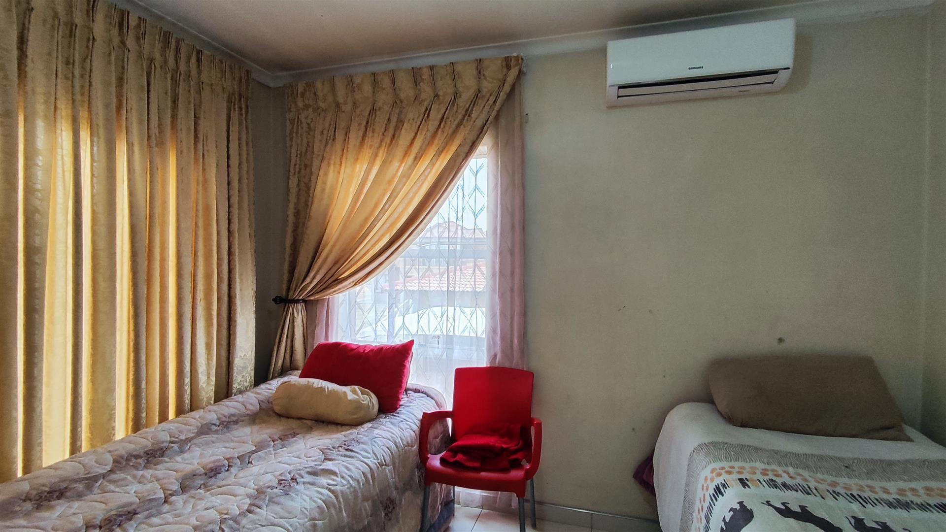 Bed Room 1 - 12 square meters of property in Meyerton