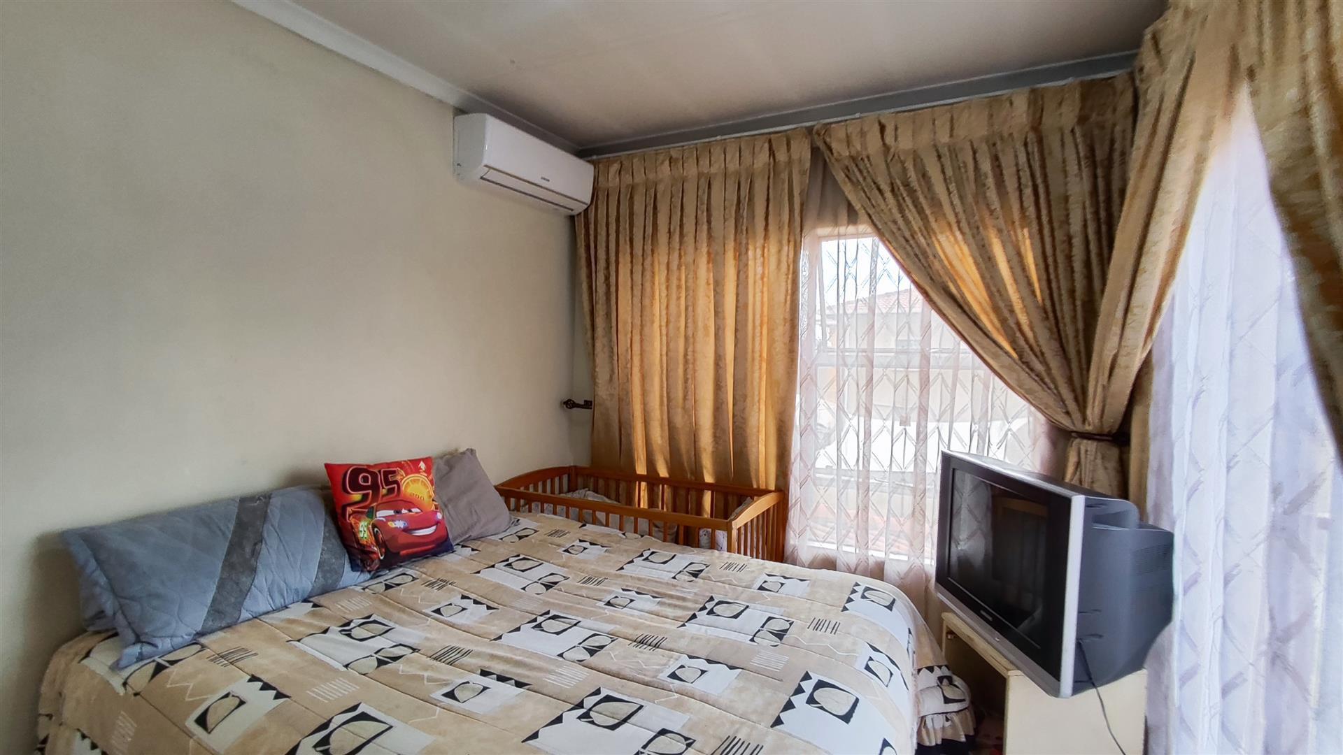 Bed Room 2 - 9 square meters of property in Meyerton