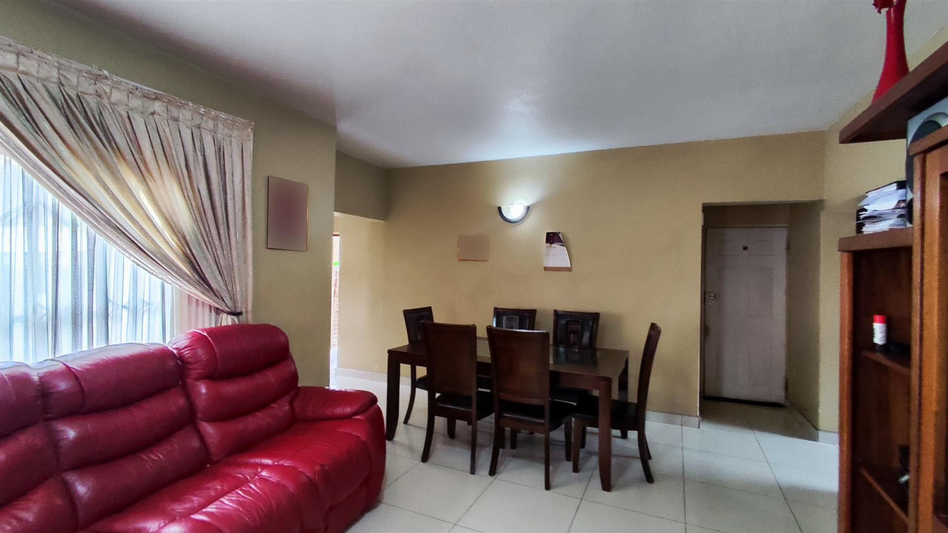 Dining Room - 13 square meters of property in Meyerton