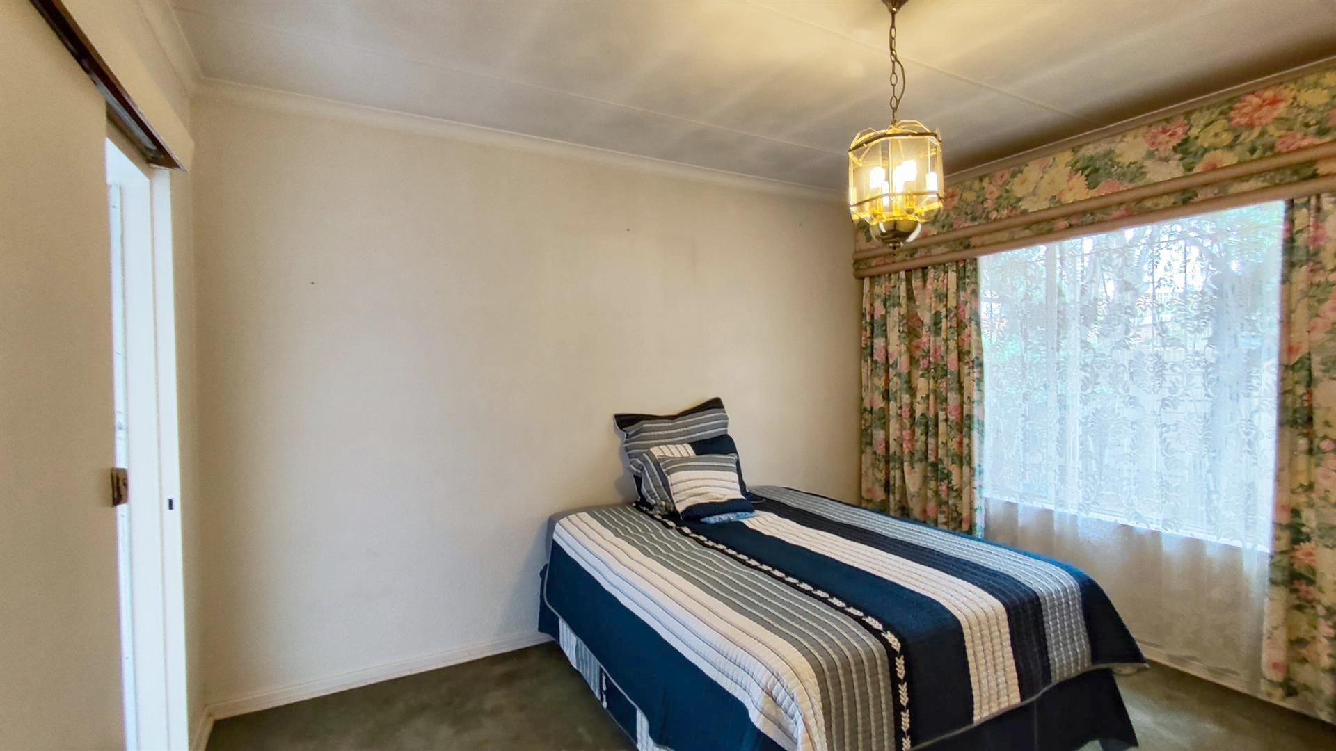 Bed Room 2 - 21 square meters of property in Bakerton