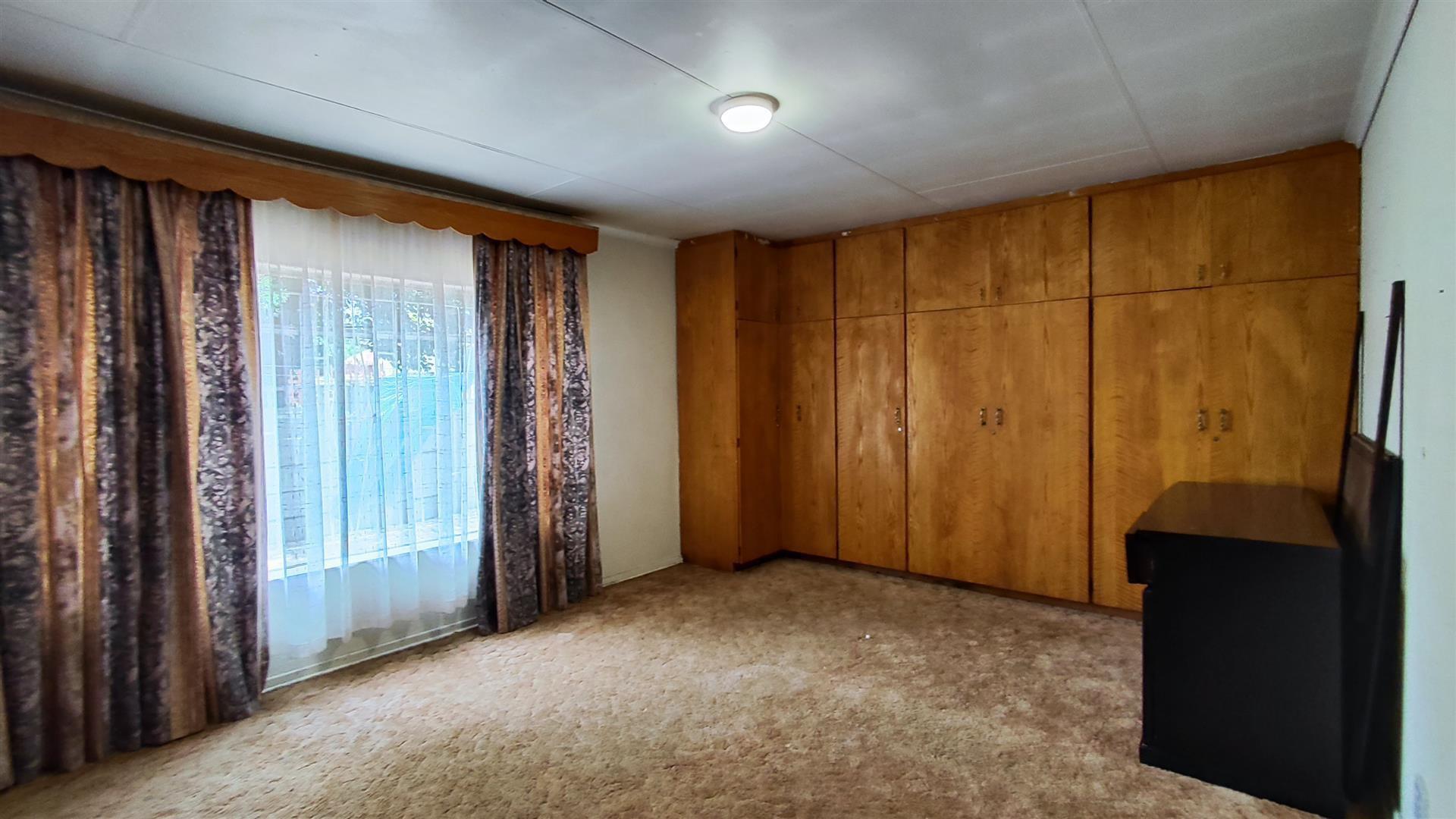 Bed Room 4 - 30 square meters of property in Bakerton