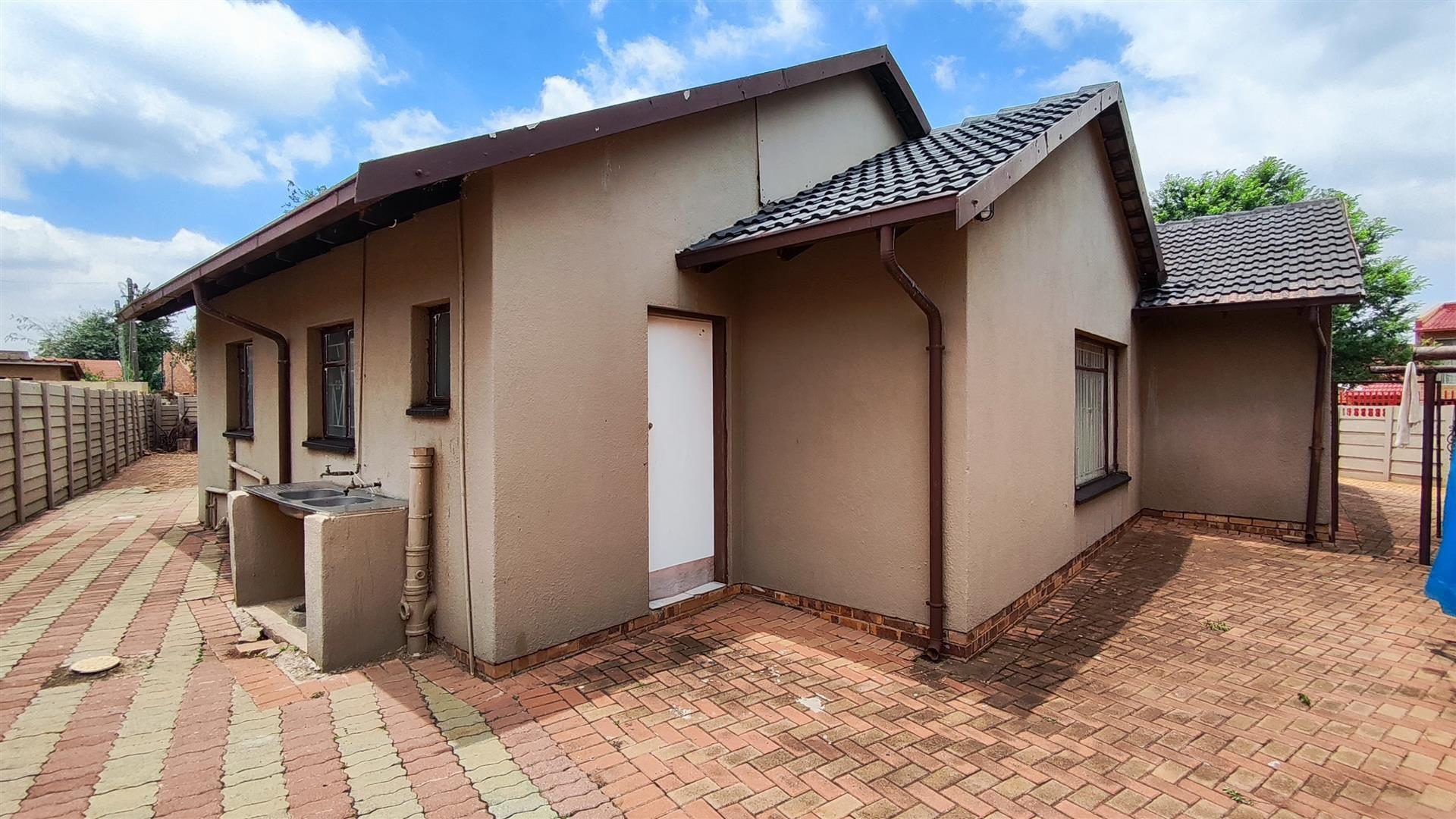Backyard of property in Bakerton