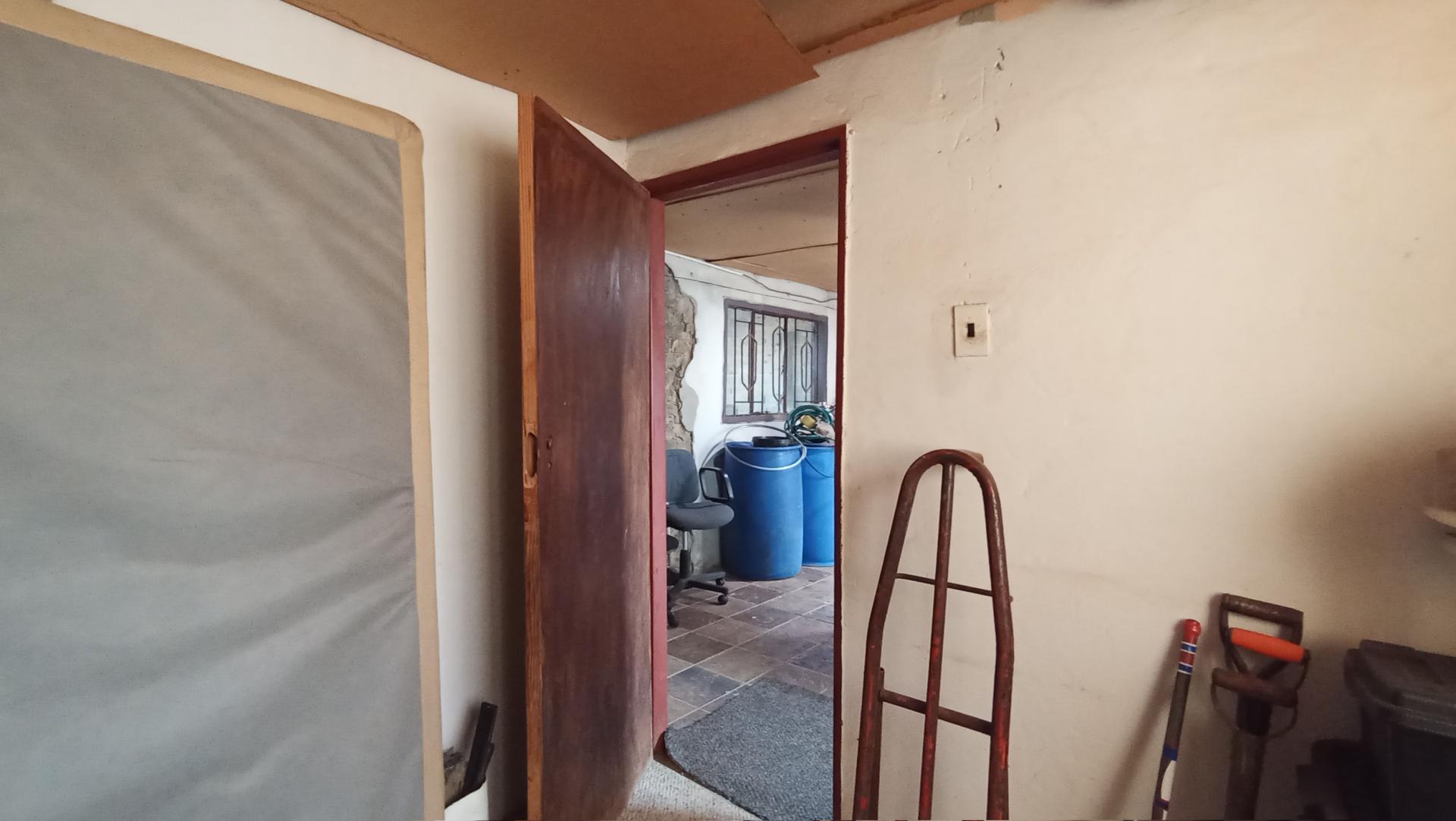 Bed Room 2 - 9 square meters of property in Lakeside - (Vereeniging)