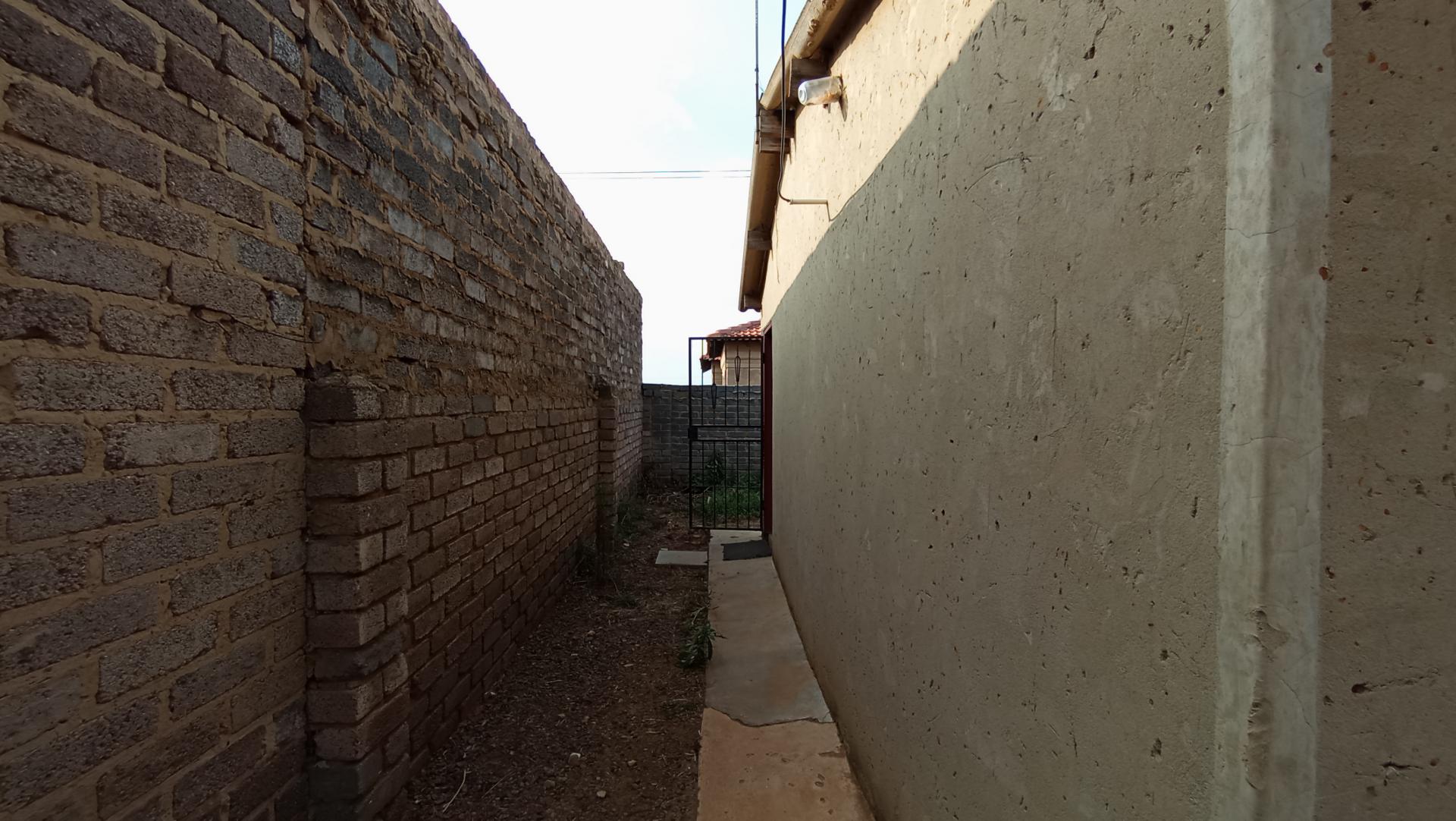 Backyard of property in Lakeside - (Vereeniging)