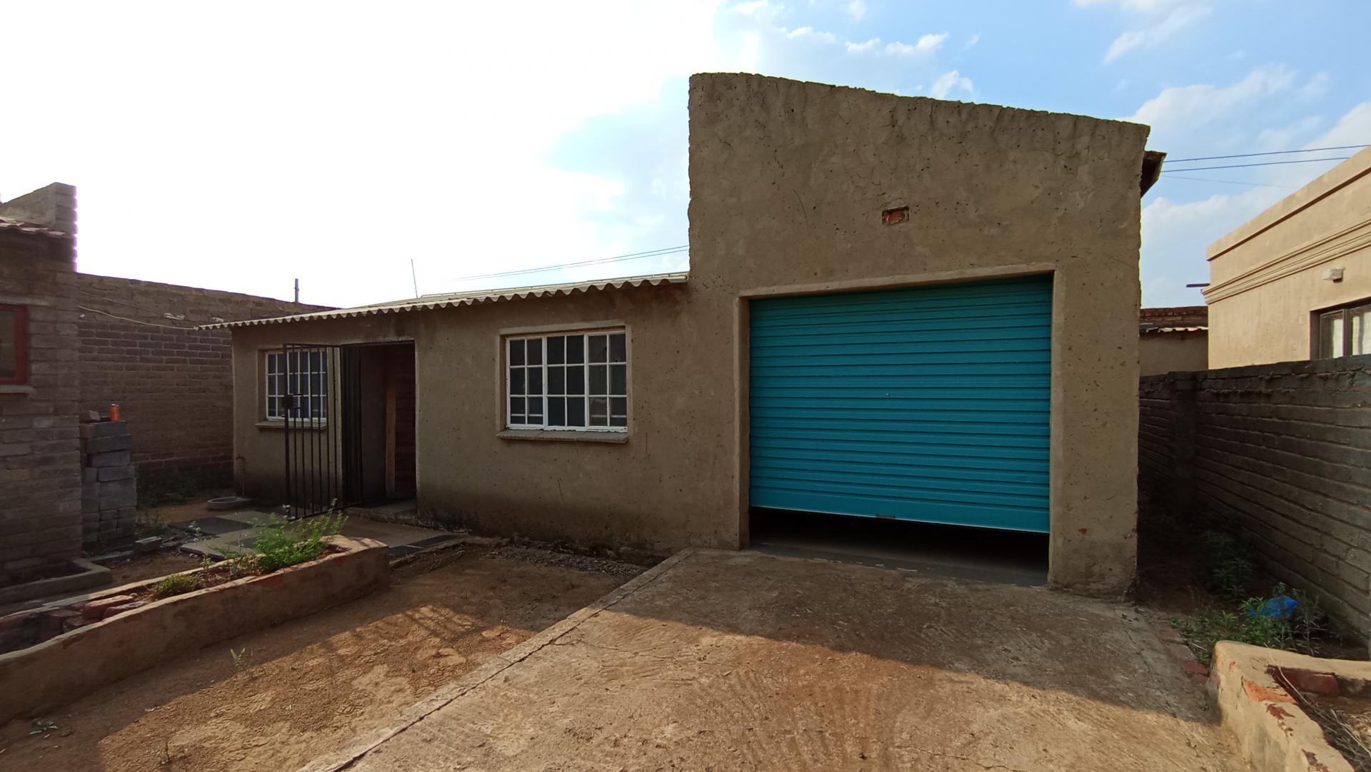 Front View of property in Lakeside - (Vereeniging)