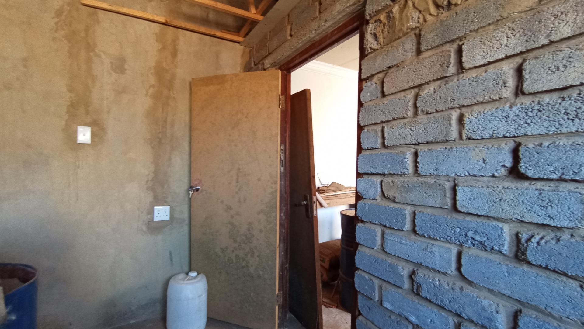 Spaces - 52 square meters of property in Lakeside - (Vereeniging)