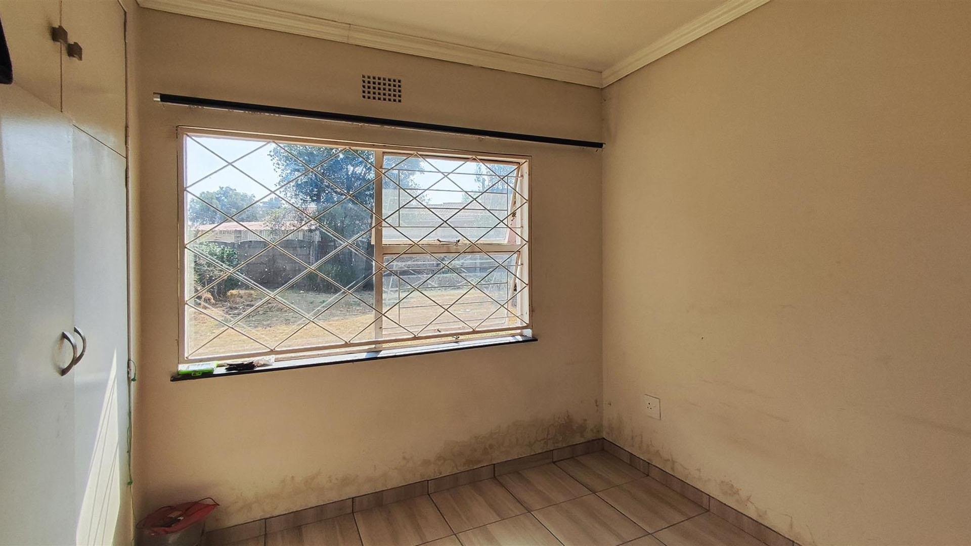 Bed Room 2 - 11 square meters of property in Sharon Park