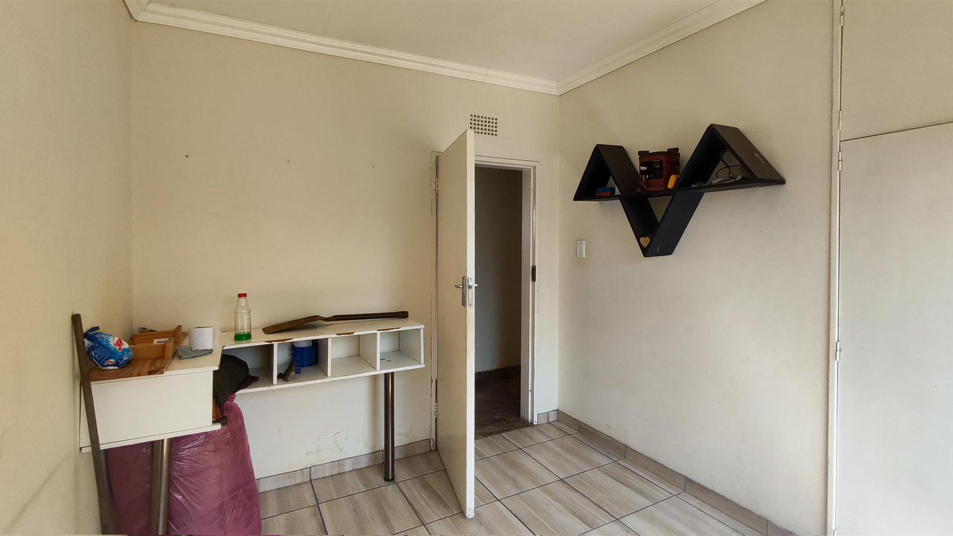 Bed Room 2 - 11 square meters of property in Sharon Park