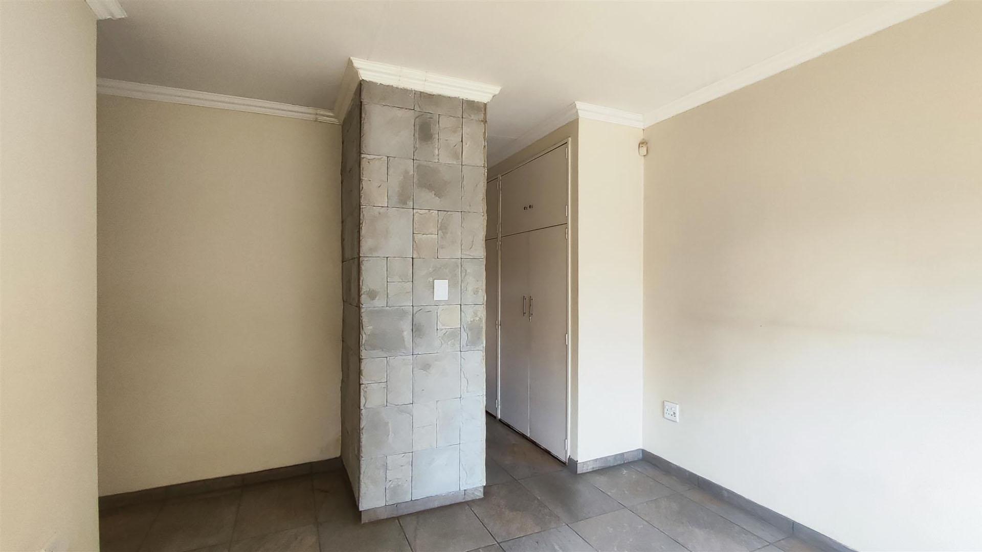 Main Bedroom - 21 square meters of property in Sharon Park