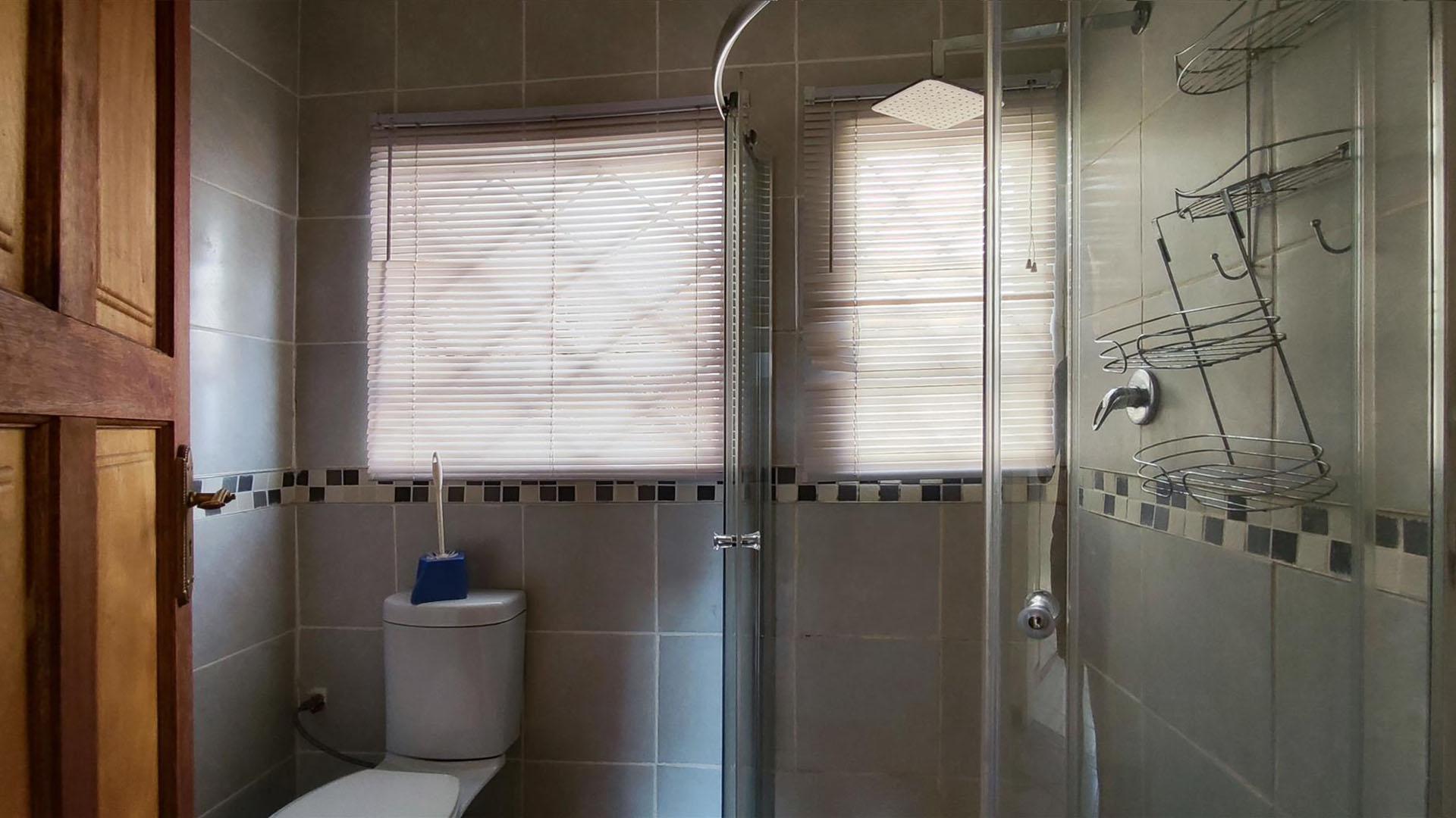 Bathroom 1 - 5 square meters of property in Sharon Park