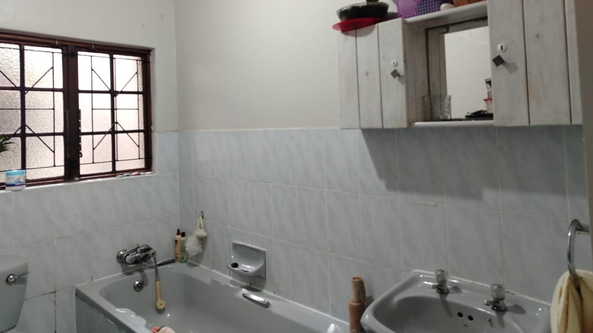 Bathroom 2 of property in Empangeni