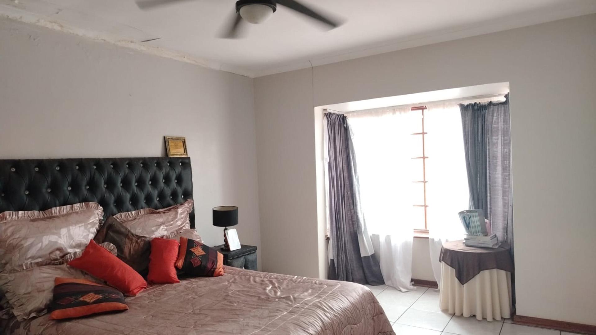 Bed Room 2 of property in Empangeni