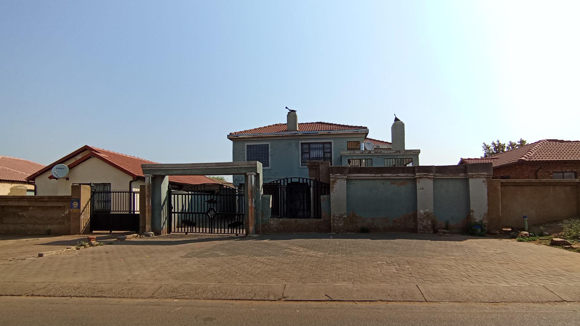 Front View of property in Danville