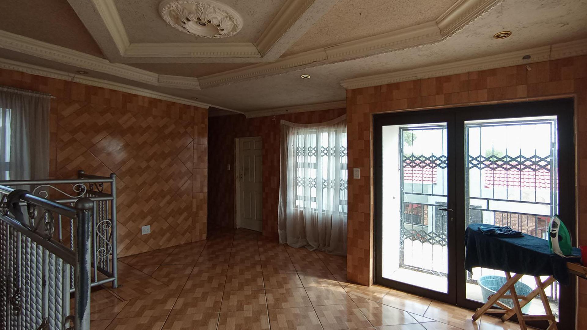 Spaces - 37 square meters of property in Danville