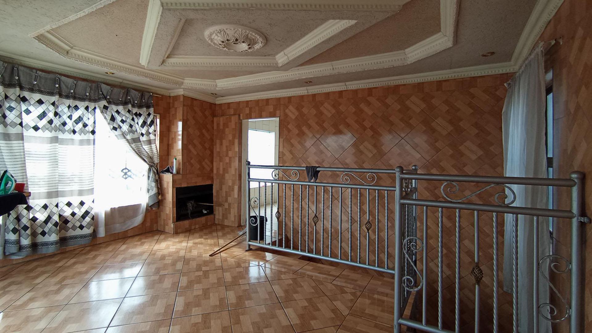 Spaces - 37 square meters of property in Danville