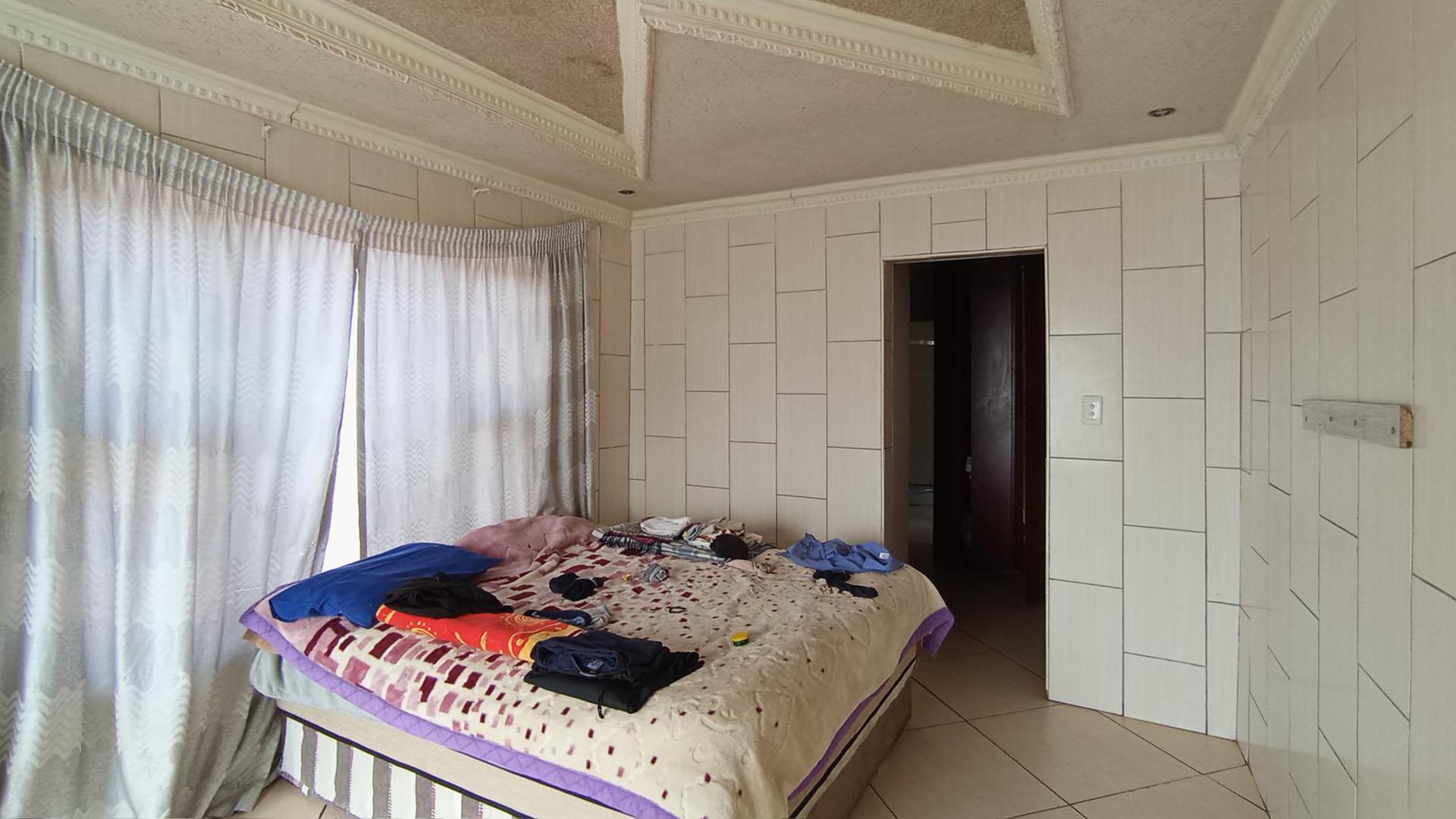 Main Bedroom - 27 square meters of property in Danville