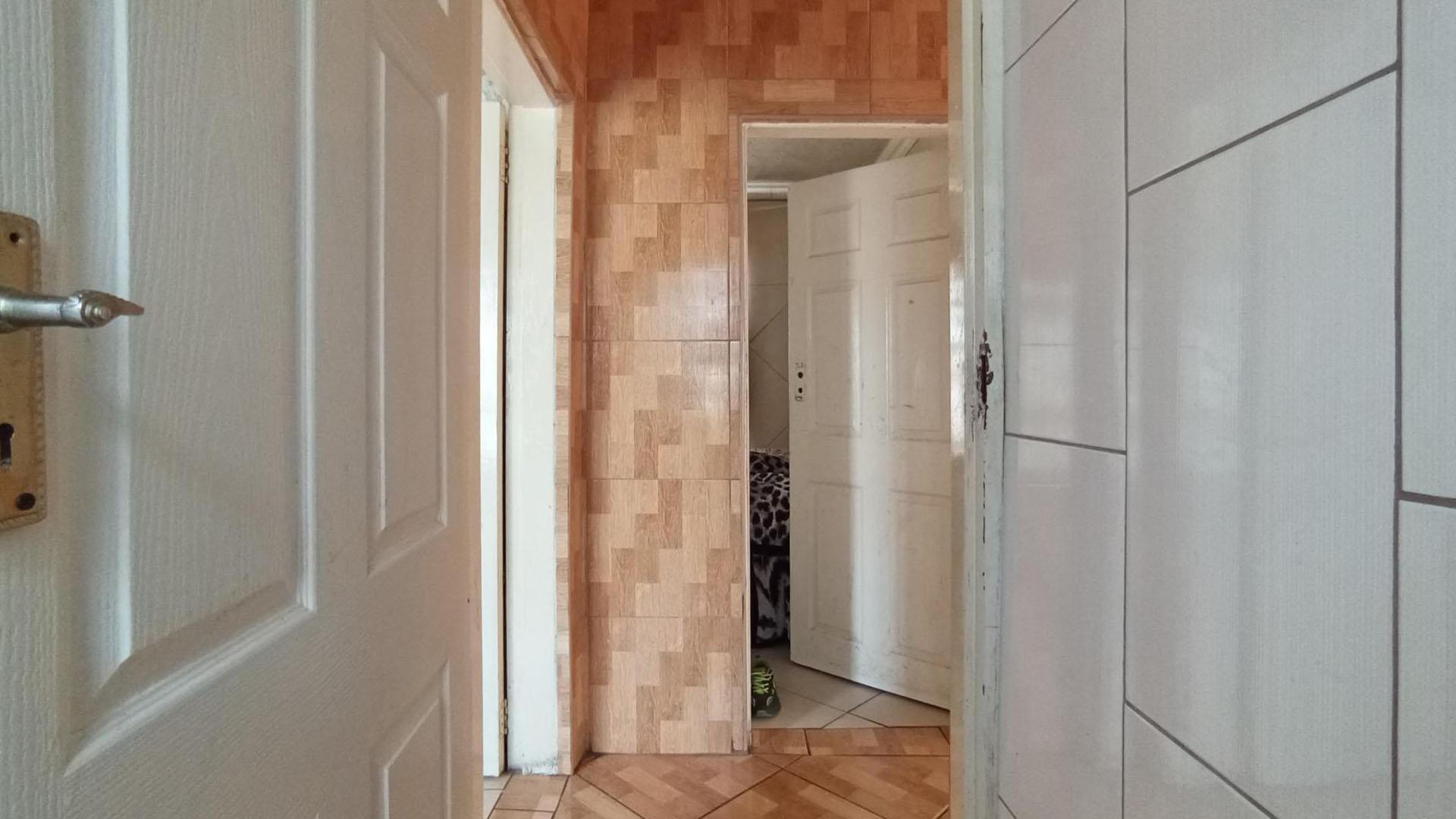 Bathroom 2 - 5 square meters of property in Danville