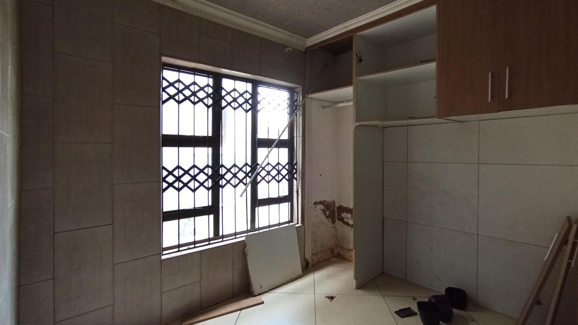 Bed Room 1 - 9 square meters of property in Danville