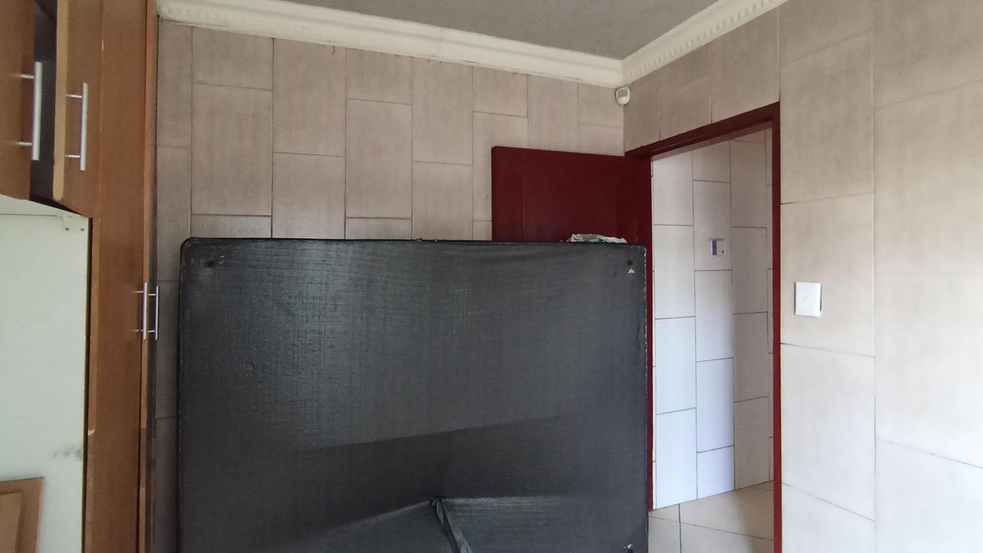 Bed Room 1 - 9 square meters of property in Danville