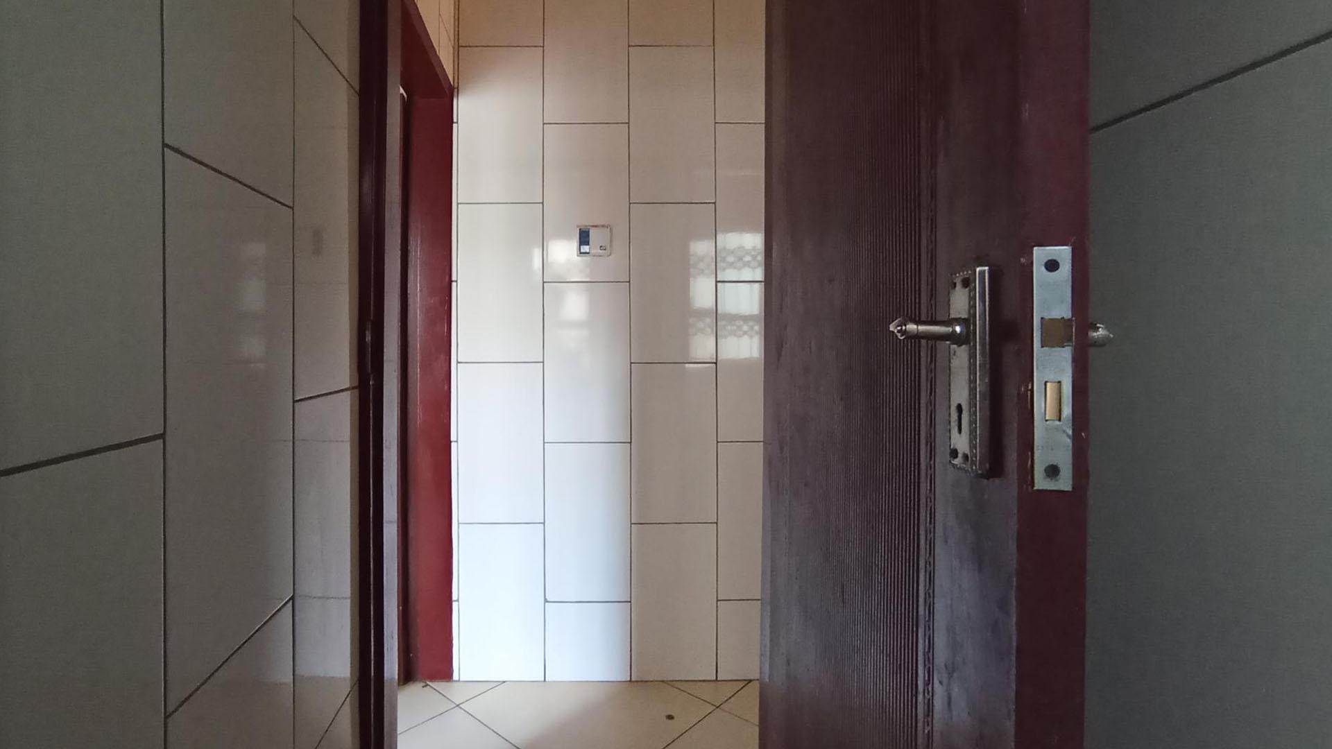 Bathroom 1 - 5 square meters of property in Danville
