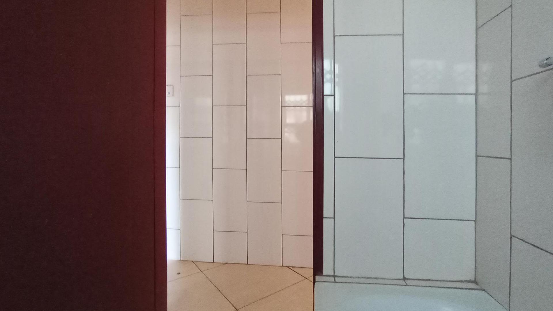 Bathroom 1 - 5 square meters of property in Danville