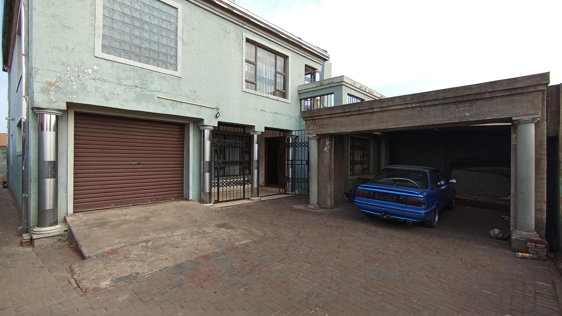 Front View of property in Danville