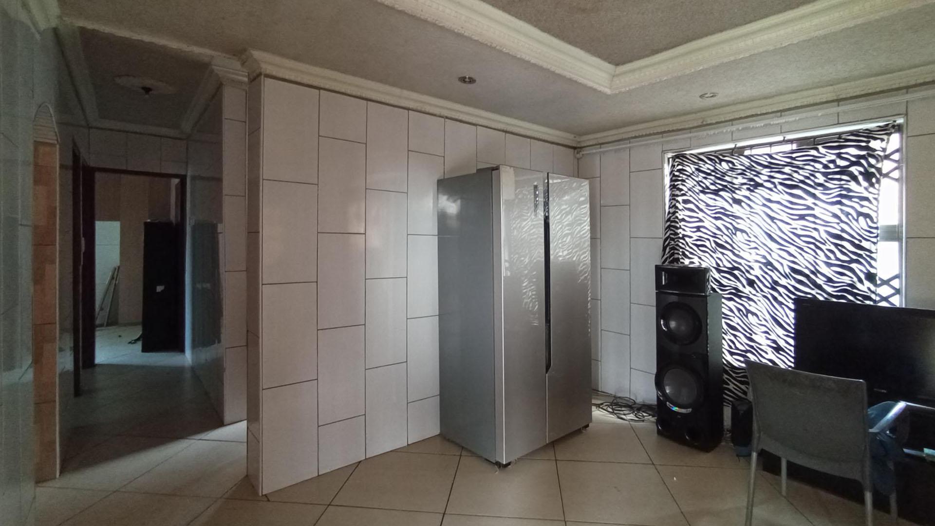 Lounges - 23 square meters of property in Danville