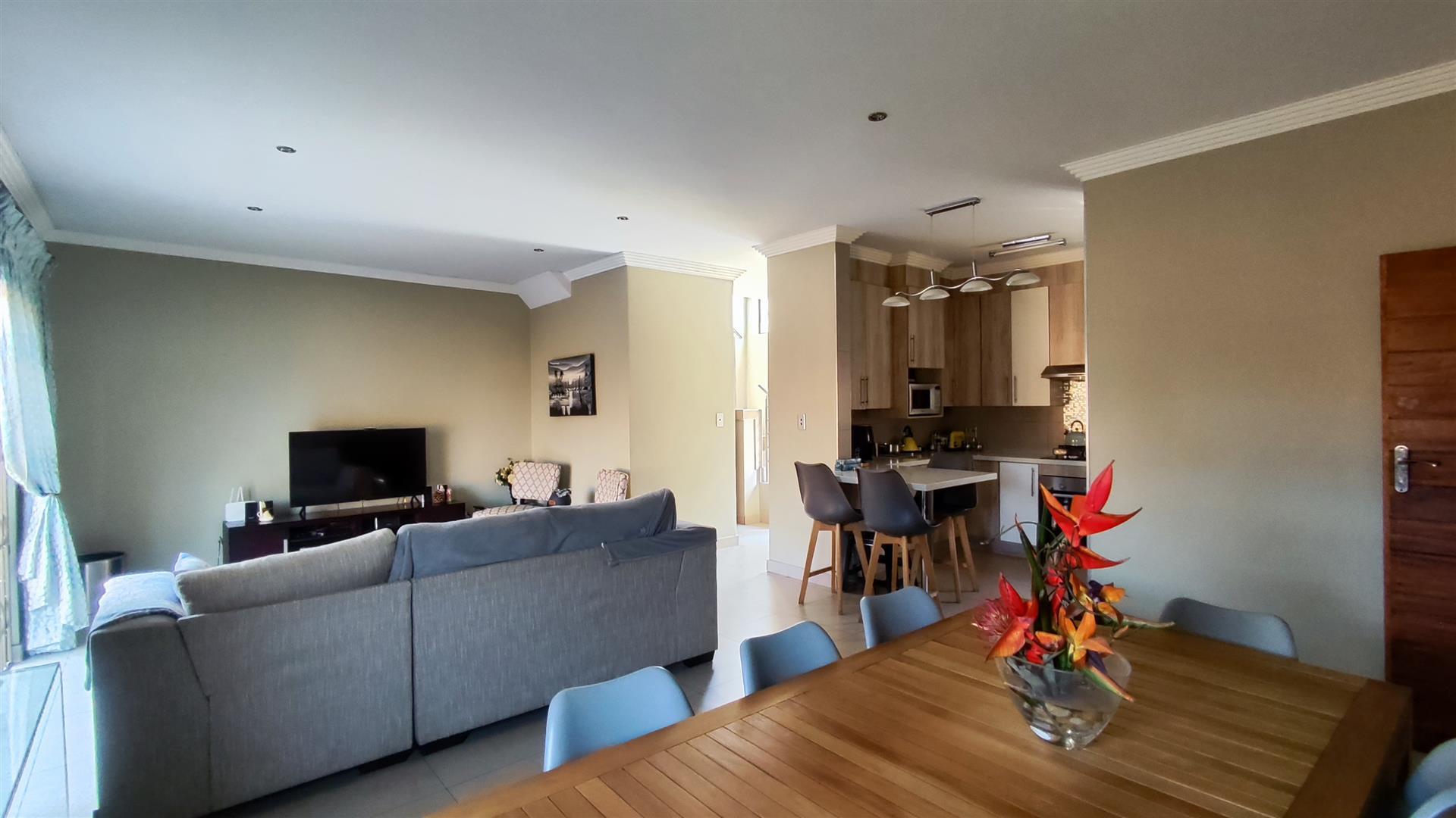 Dining Room - 21 square meters of property in Raceview