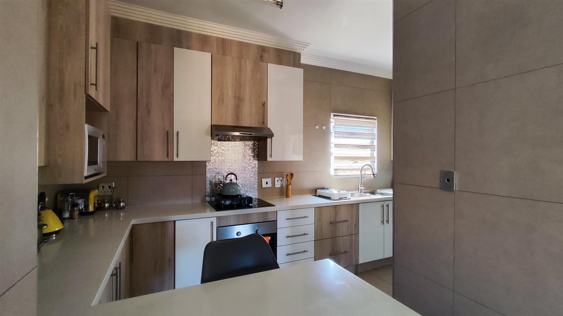 Kitchen - 13 square meters of property in Raceview