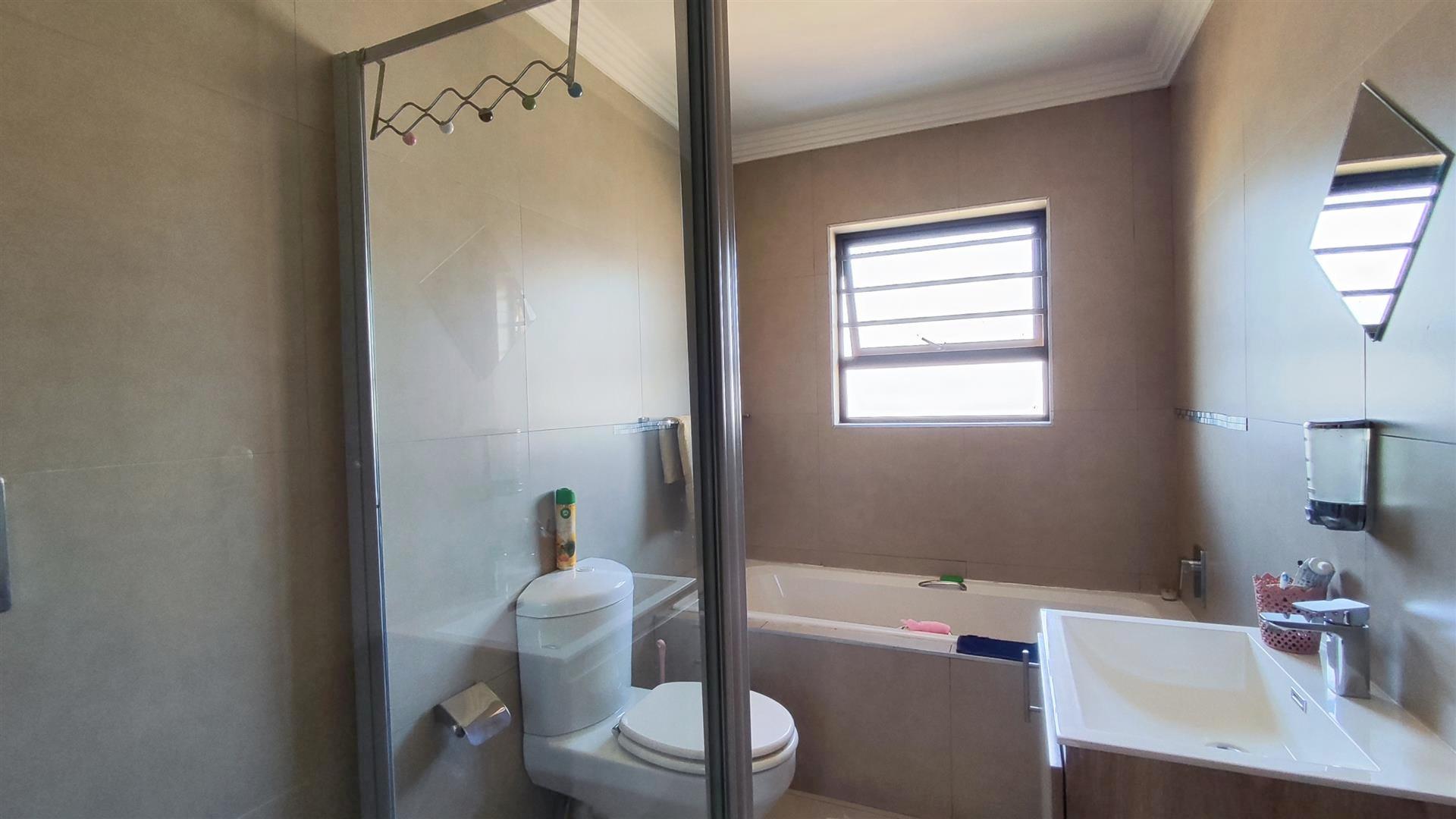 Bathroom 1 - 6 square meters of property in Raceview