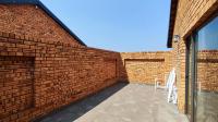 Balcony - 19 square meters of property in Raceview