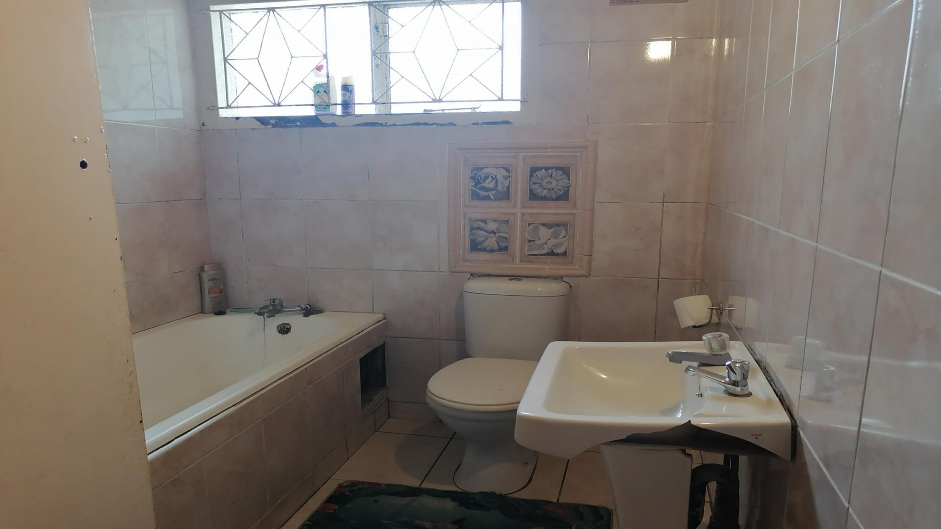 Bathroom 1 of property in Chatsworth - KZN