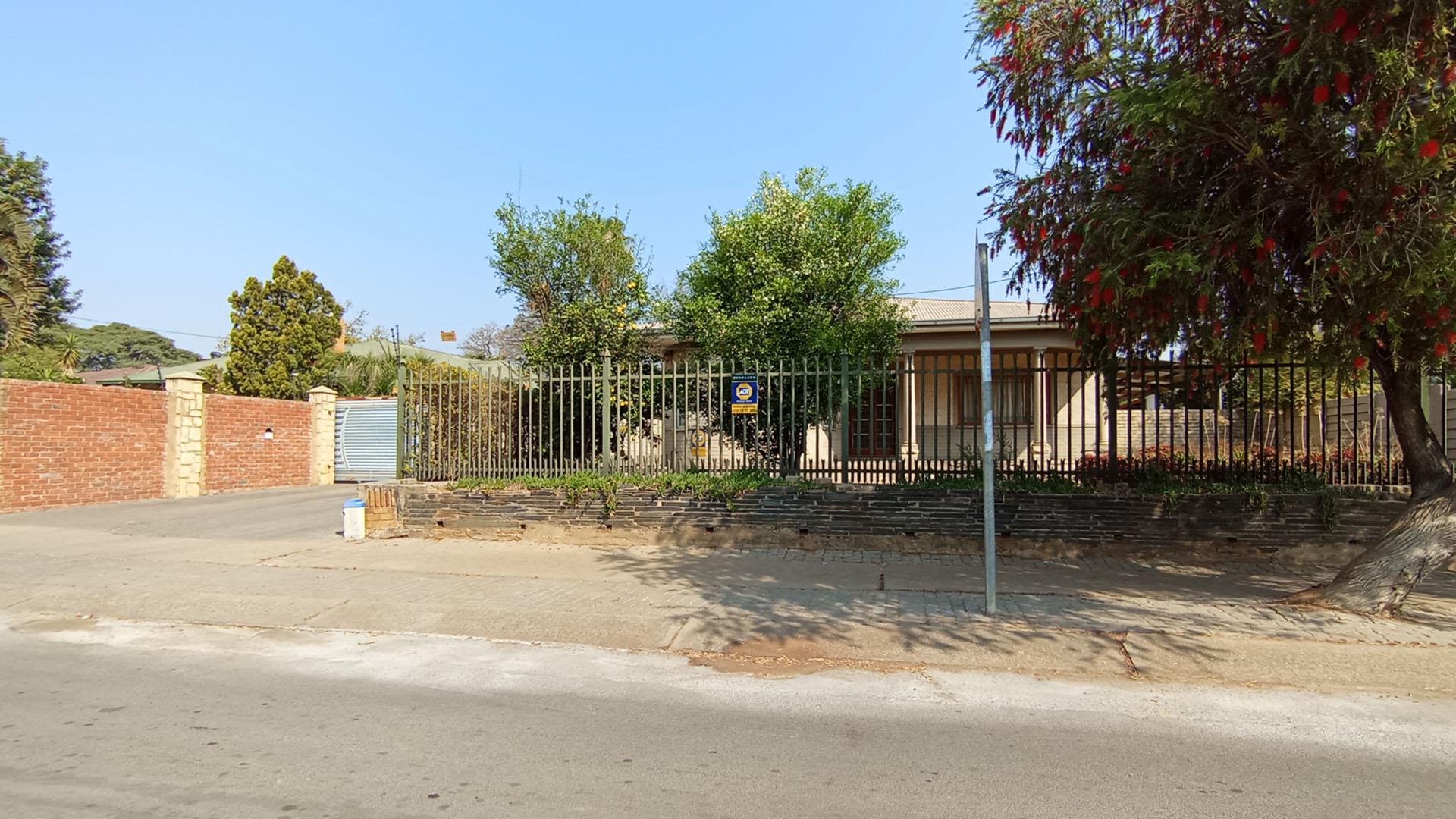 Front View of property in Capital Park