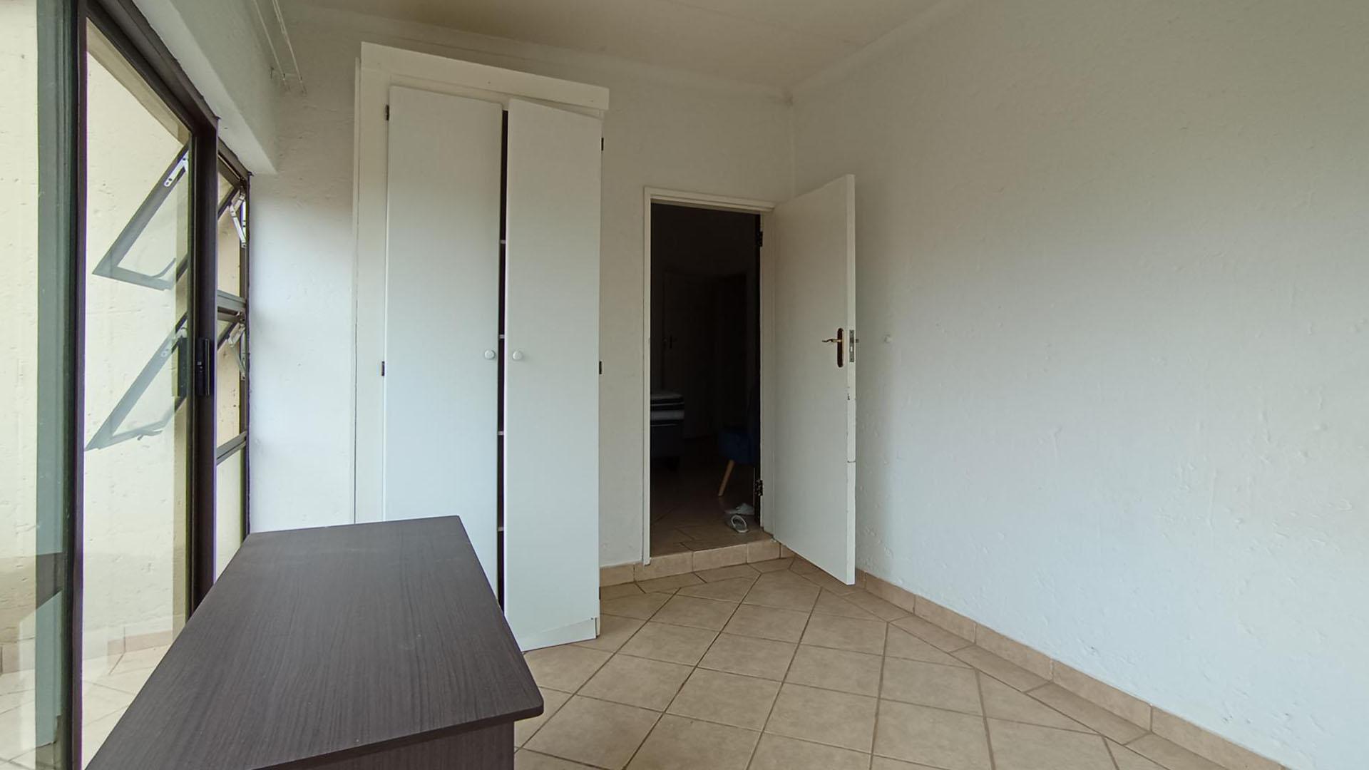 Bed Room 2 - 13 square meters of property in Tijger Vallei