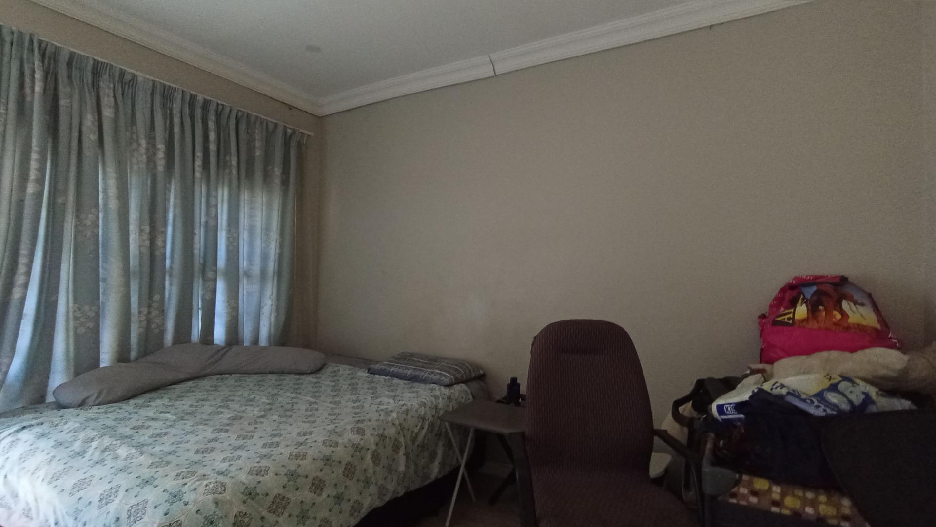 Bed Room 2 - 14 square meters of property in Greymont