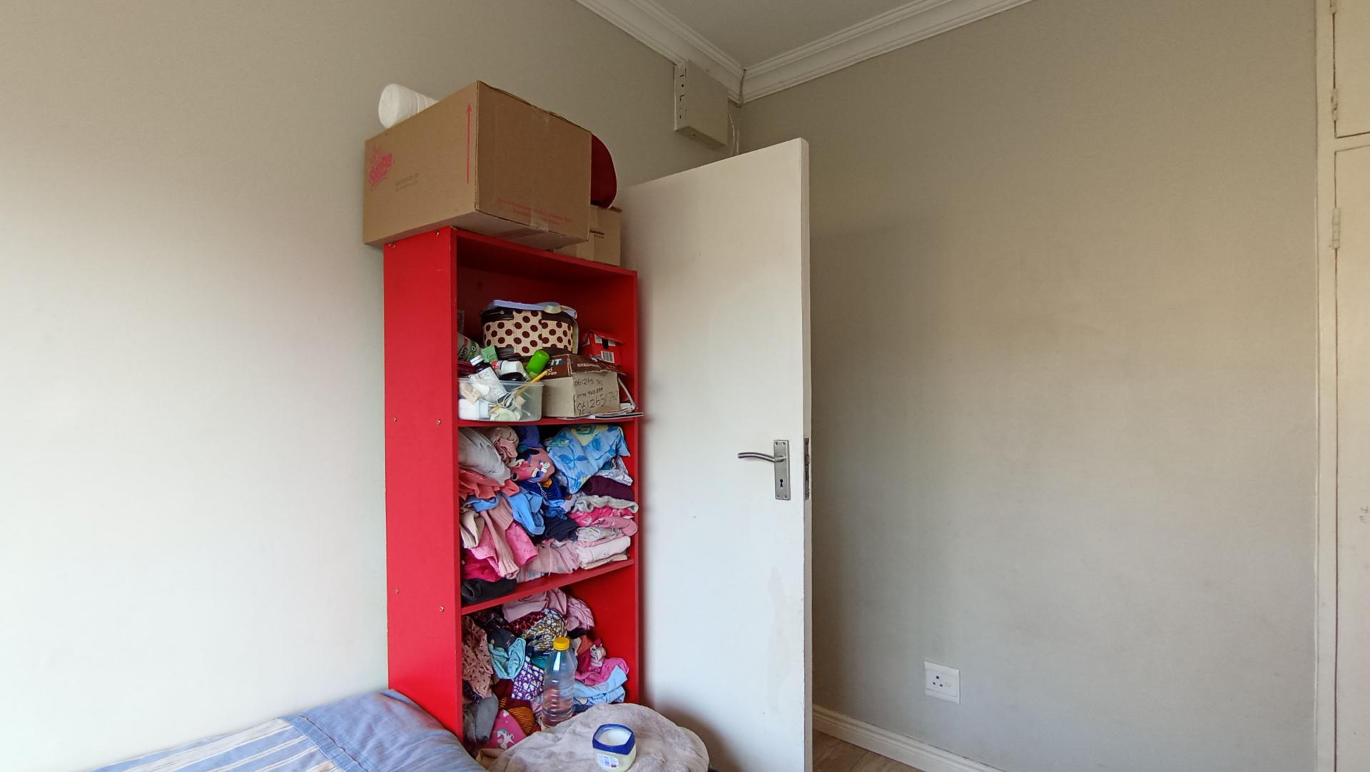 Bed Room 3 - 14 square meters of property in Greymont