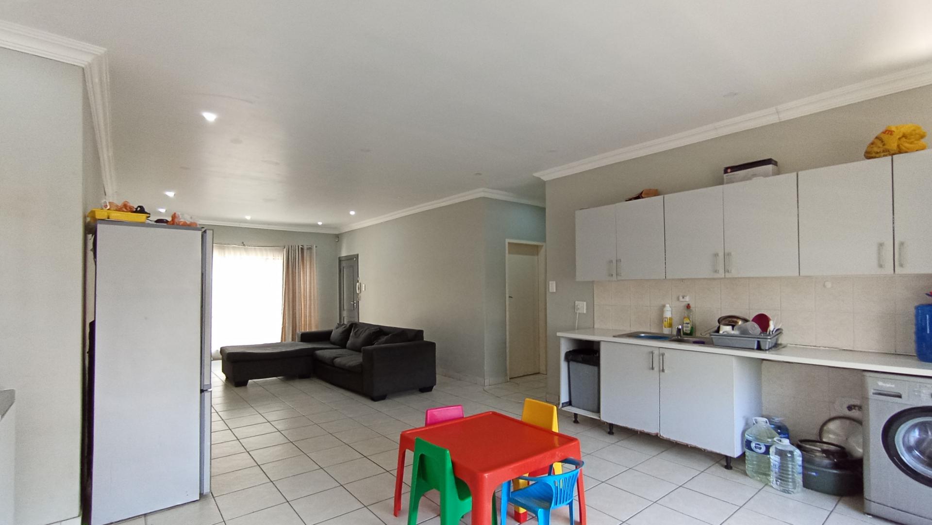 Kitchen - 23 square meters of property in Greymont