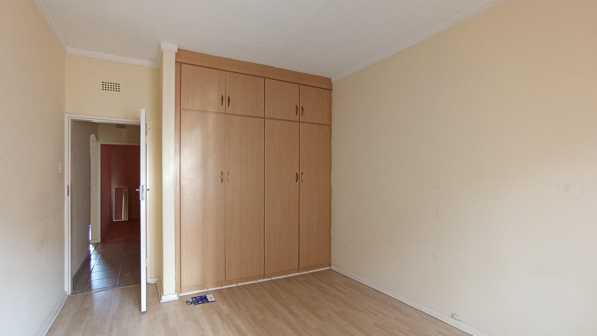 Bed Room 1 - 17 square meters of property in Woodmead