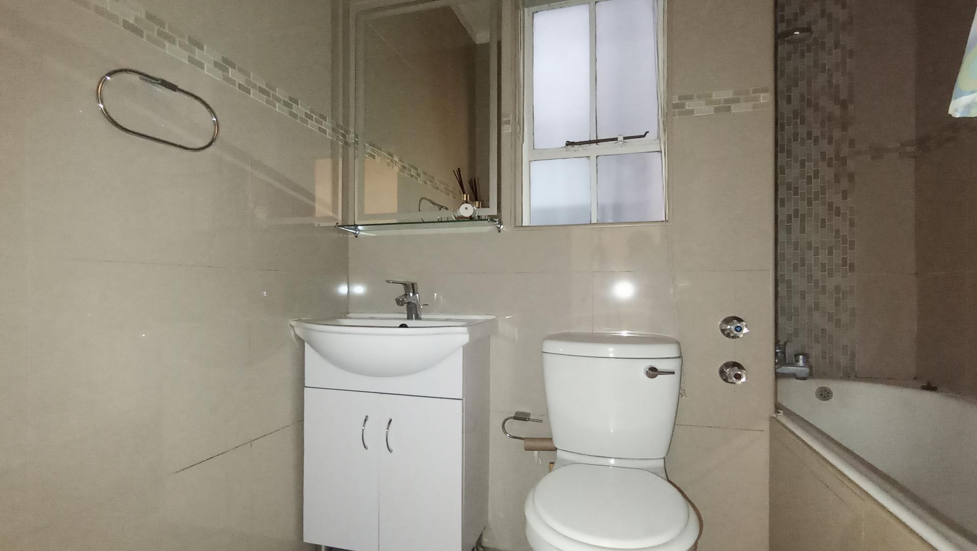 Bathroom 1 - 5 square meters of property in Woodmead