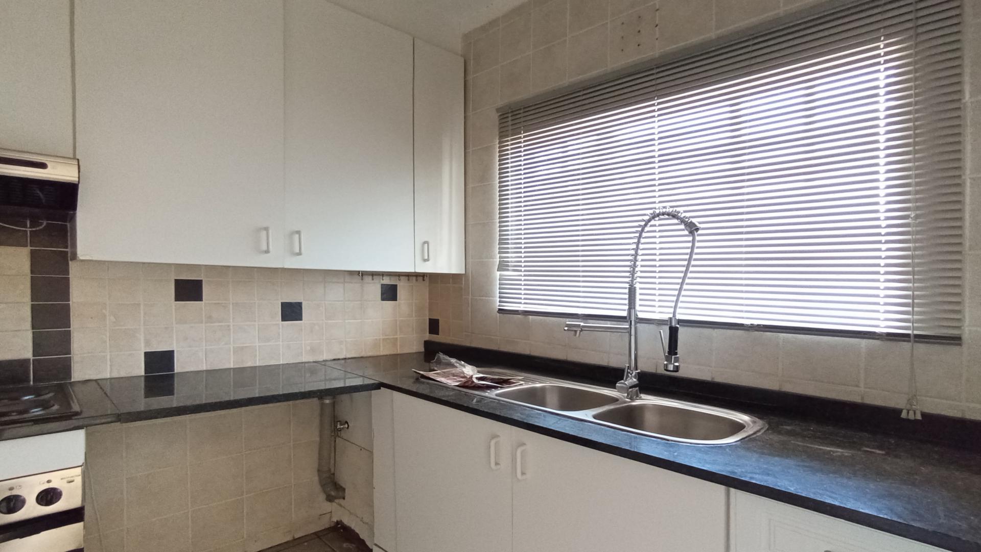 Kitchen - 8 square meters of property in Woodmead