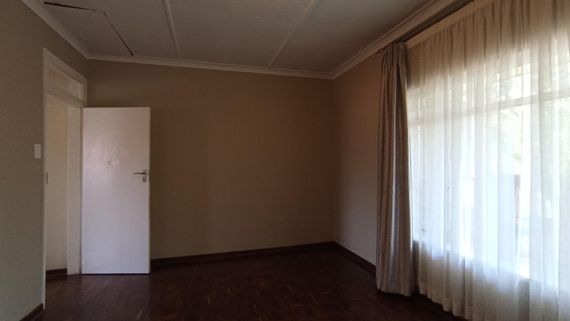 Bed Room 2 - 17 square meters of property in Florida