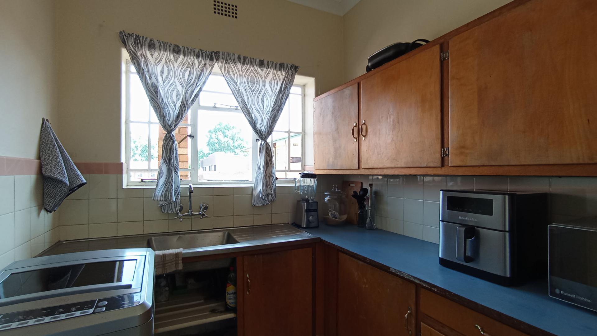 Kitchen - 7 square meters of property in Florida