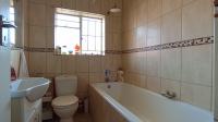 Bathroom 1 - 4 square meters of property in Florida