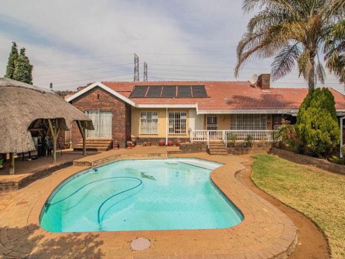 4 Bedroom House for Sale For Sale in Glenanda - MR691335