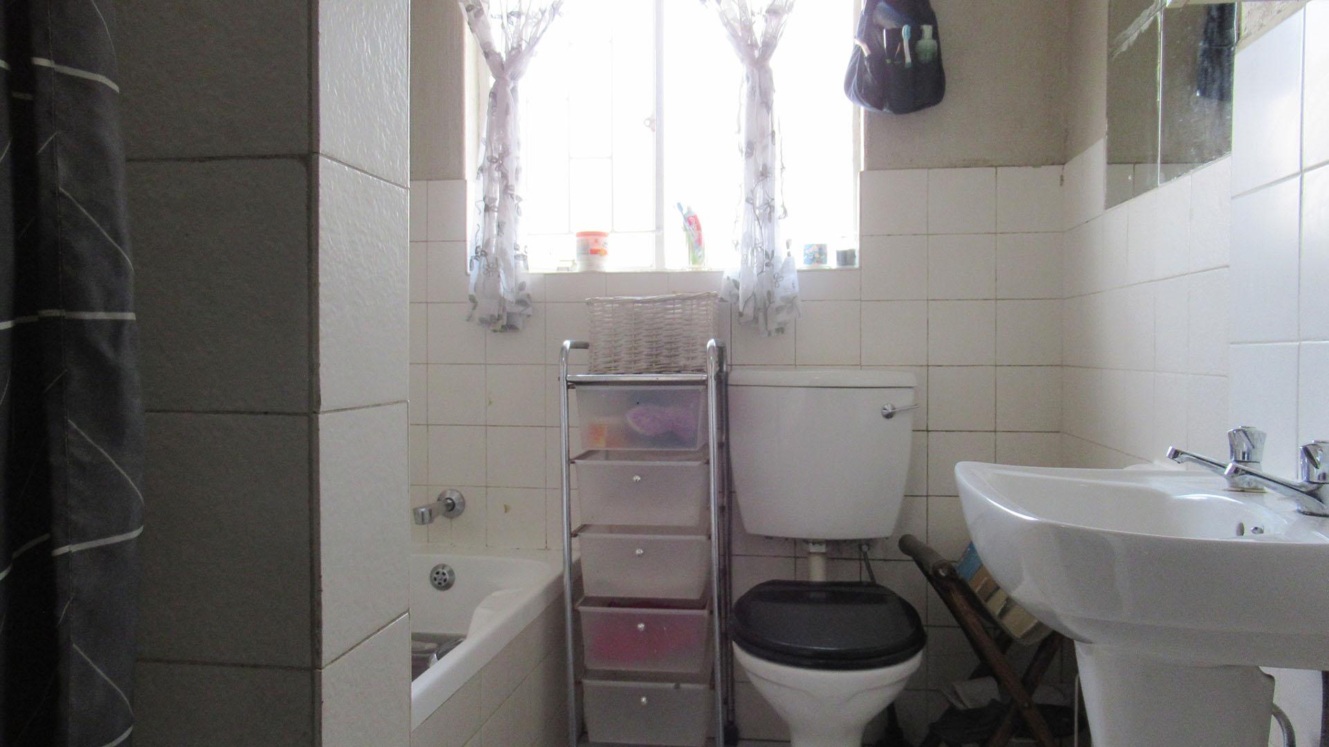Bathroom 1 - 5 square meters of property in Northwold