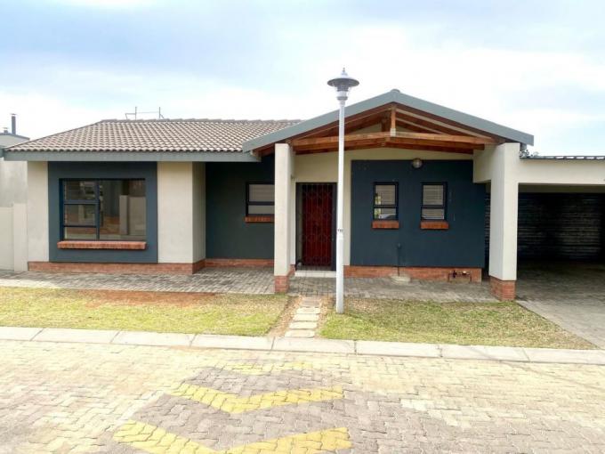3 Bedroom Simplex for Sale For Sale in Waterkloof (Rustenburg) - MR691361