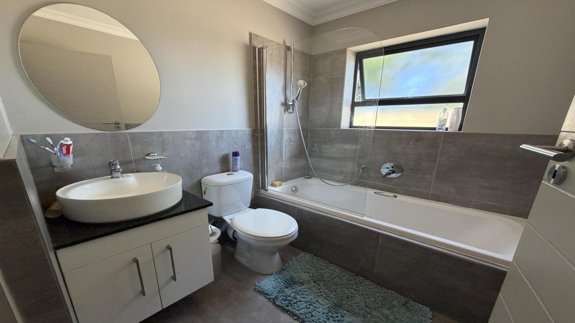 Bathroom 1 of property in Lorraine