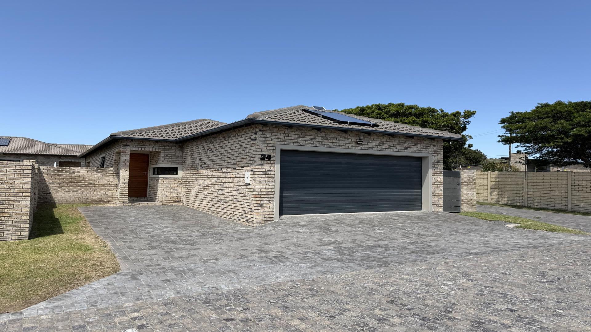 Front View of property in Lorraine