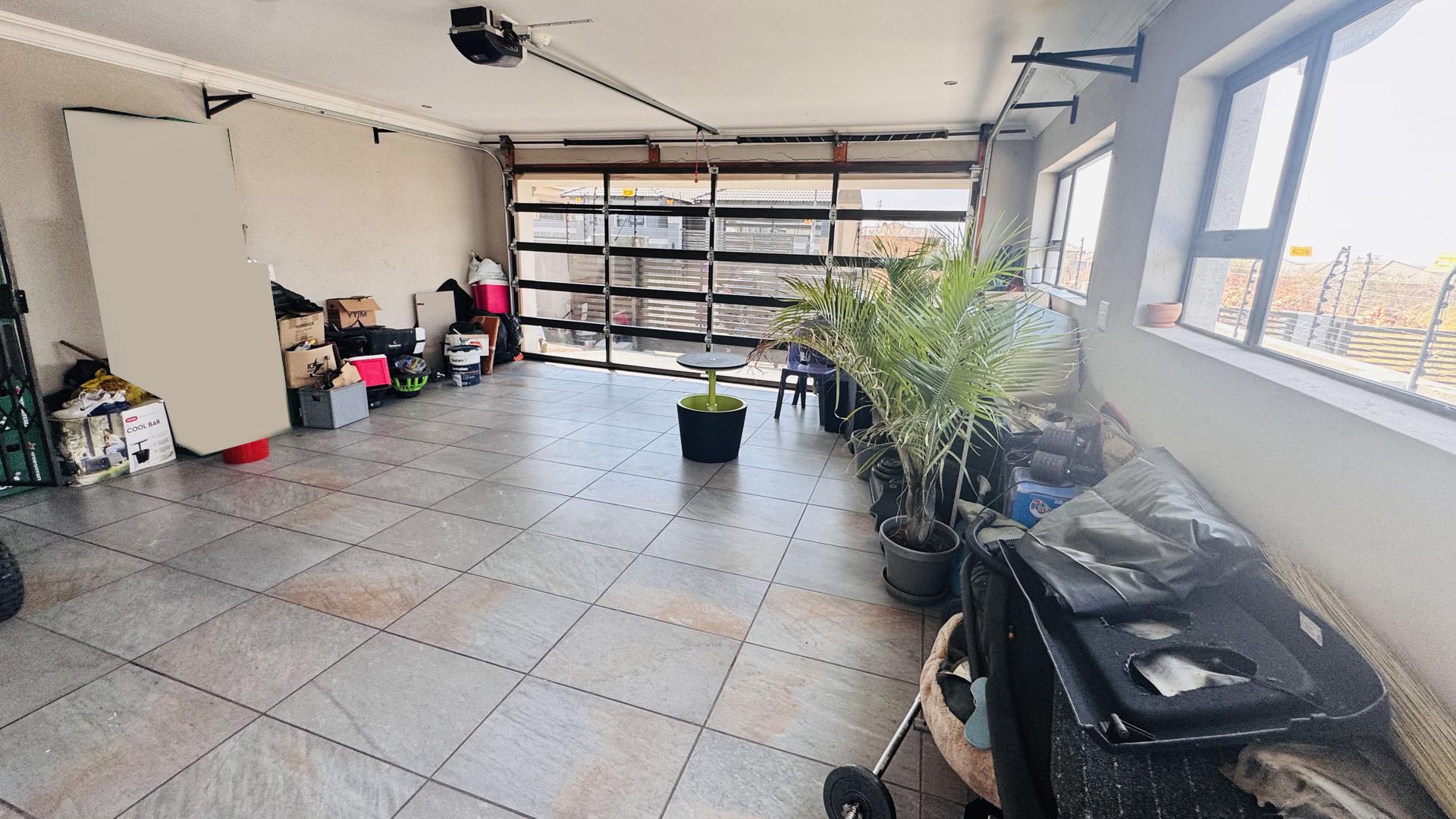 Garage of property in Polokwane