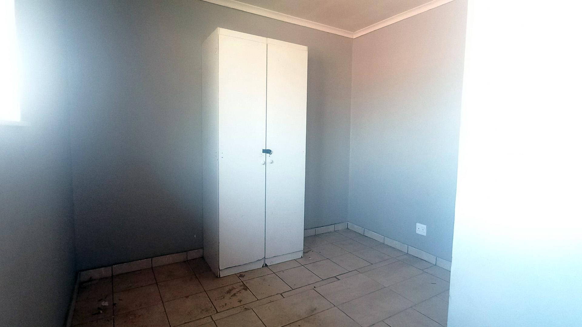 Bed Room 2 of property in Grootvlei